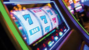 uujili Casino live dealer baccarat and slot games available for Philippines players