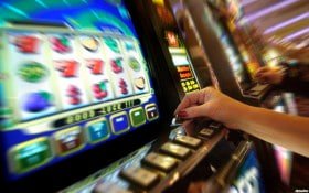 uujili Android APK download page for Philippines players showing mobile casino and sports app install